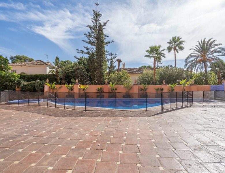 FOR SALE 🏡 Renovated Two-Bedroom Apartment Three Minutes from the Beach – New Golden Mile, Estepona 🇪🇸