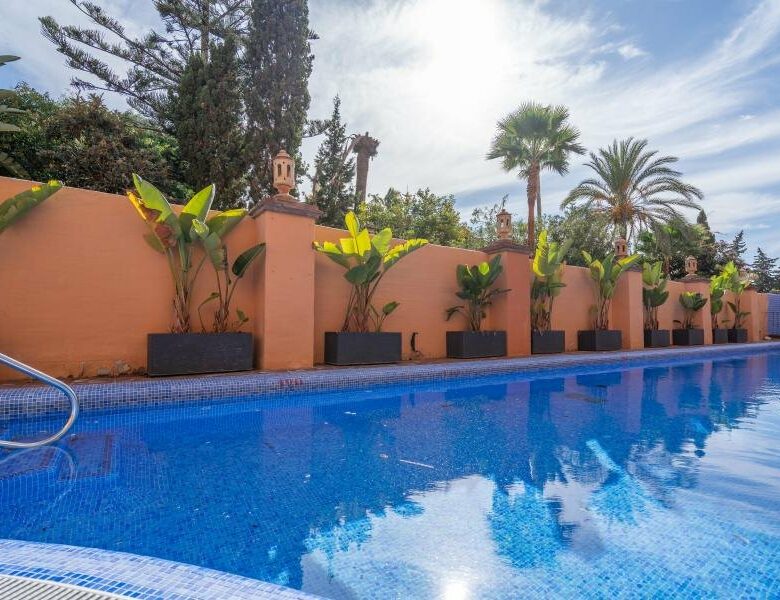 FOR SALE 🏡 Renovated Two-Bedroom Apartment Three Minutes from the Beach – New Golden Mile, Estepona 🇪🇸