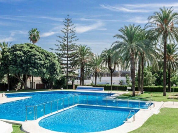 FOR SALE 🏡 Renovated Two-Bedroom Apartment with Tourist Licence – Nueva Andalucía, Marbella 🇪🇸