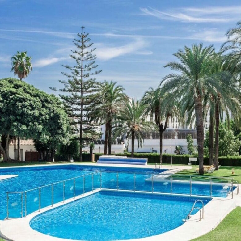 FOR SALE 🏡 Renovated Two-Bedroom Apartment with Tourist Licence – Nueva Andalucía, Marbella 🇪🇸