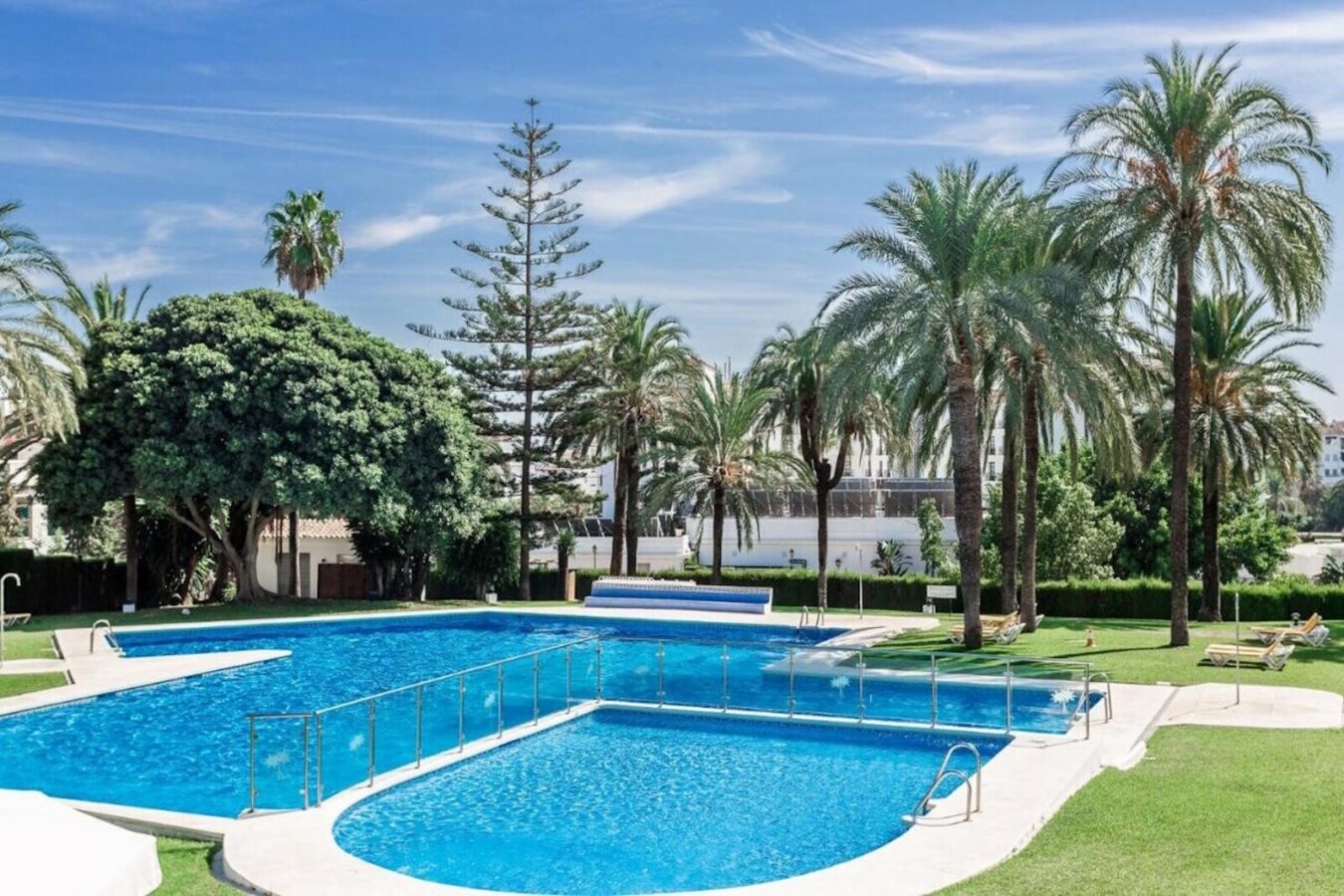FOR SALE 🏡 Renovated Two-Bedroom Apartment with Tourist Licence – Nueva Andalucía, Marbella 🇪🇸