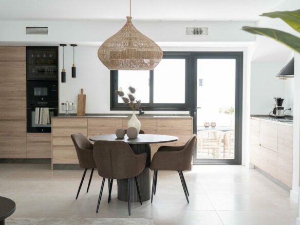 FOR SALE 🏡 Renovated Two-Bedroom Apartment with Tourist Licence – Nueva Andalucía, Marbella 🇪🇸