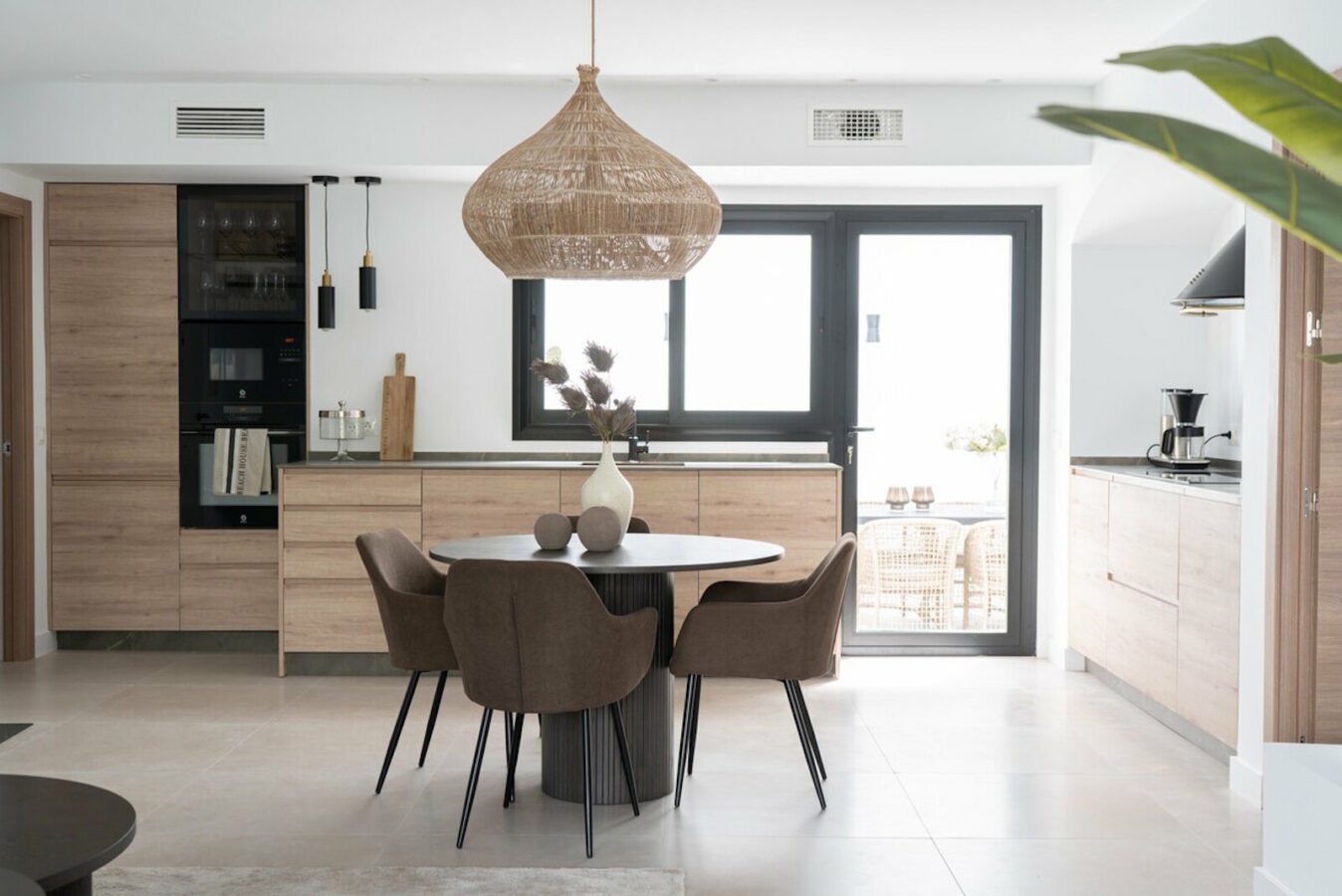 FOR SALE 🏡 Renovated Two-Bedroom Apartment with Tourist Licence – Nueva Andalucía, Marbella 🇪🇸