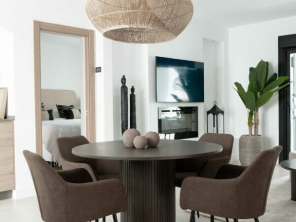 FOR SALE 🏡 Renovated Two-Bedroom Apartment with Tourist Licence – Nueva Andalucía, Marbella 🇪🇸