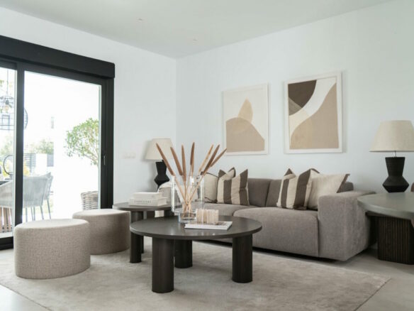 FOR SALE 🏡 Renovated Two-Bedroom Apartment with Tourist Licence – Nueva Andalucía, Marbella 🇪🇸
