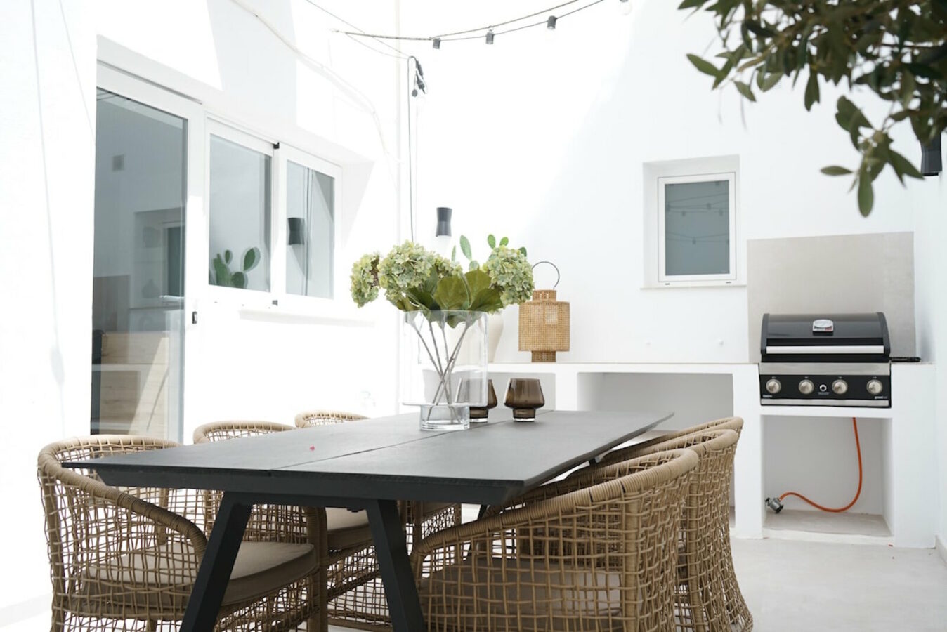 FOR SALE 🏡 Renovated Two-Bedroom Apartment with Tourist Licence – Nueva Andalucía, Marbella 🇪🇸