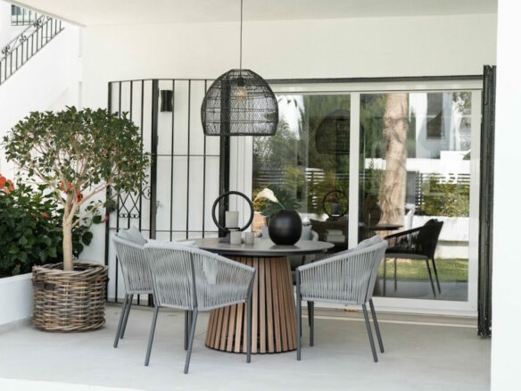 FOR SALE 🏡 Renovated Two-Bedroom Apartment with Tourist Licence – Nueva Andalucía, Marbella 🇪🇸