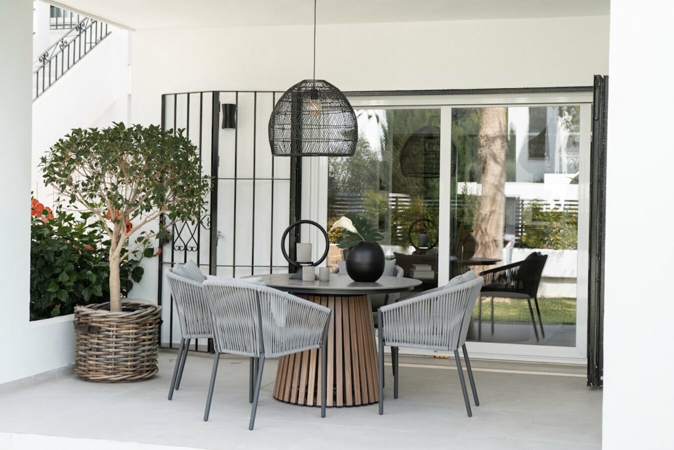 FOR SALE 🏡 Renovated Two-Bedroom Apartment with Tourist Licence – Nueva Andalucía, Marbella 🇪🇸