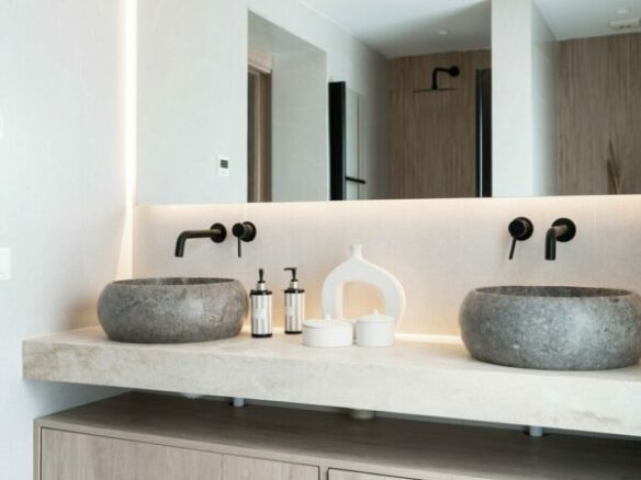 FOR SALE 🏡 Renovated Two-Bedroom Apartment with Tourist Licence – Nueva Andalucía, Marbella 🇪🇸