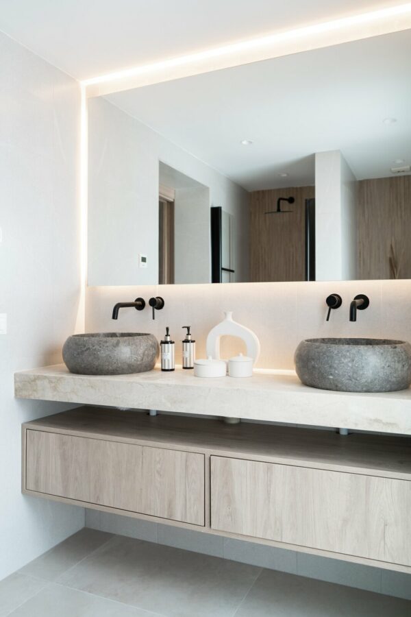FOR SALE 🏡 Renovated Two-Bedroom Apartment with Tourist Licence – Nueva Andalucía, Marbella 🇪🇸