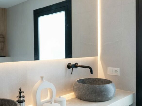 FOR SALE 🏡 Renovated Two-Bedroom Apartment with Tourist Licence – Nueva Andalucía, Marbella 🇪🇸