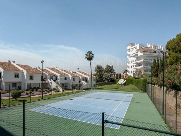 FOR SALE 🏡 Renovated Two-Bedroom Apartment with Tourist Licence – Nueva Andalucía, Marbella 🇪🇸