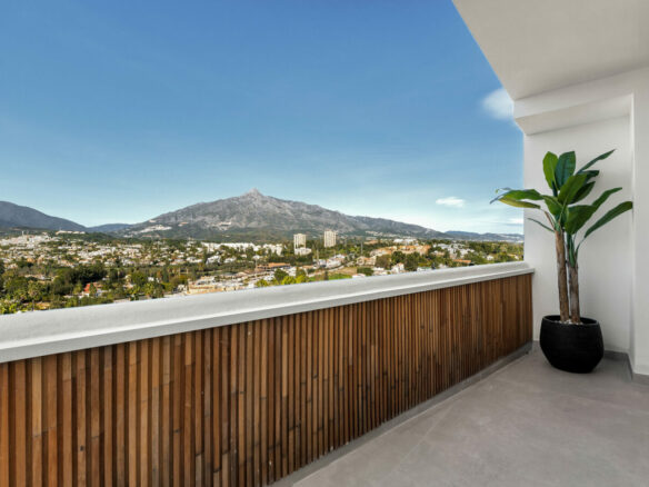 FOR SALE 🏡 Renovated Two-Bedroom Apartment with Sea and Mountain Views, Sold Furnished – Nueva Andalucía, Marbella 🇪🇸