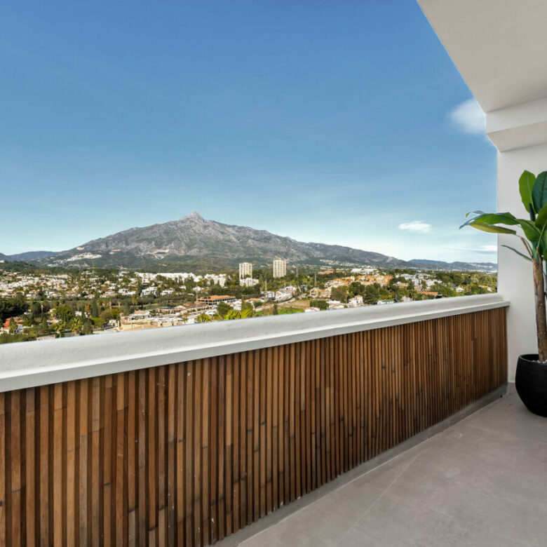 FOR SALE 🏡 Renovated Two-Bedroom Apartment with Sea and Mountain Views, Sold Furnished – Nueva Andalucía, Marbella 🇪🇸