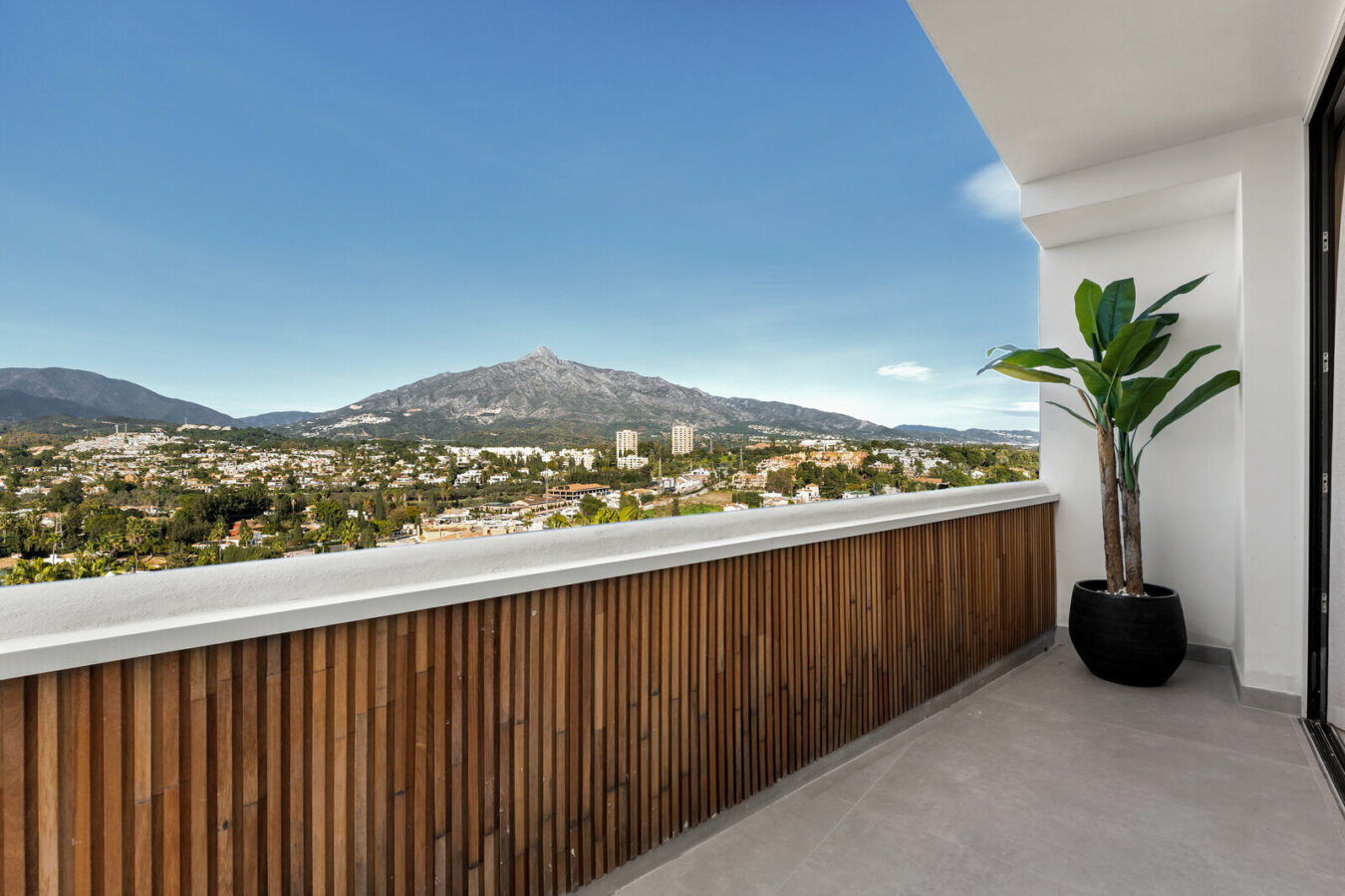 FOR SALE 🏡 Renovated Two-Bedroom Apartment with Sea and Mountain Views, Sold Furnished – Nueva Andalucía, Marbella 🇪🇸