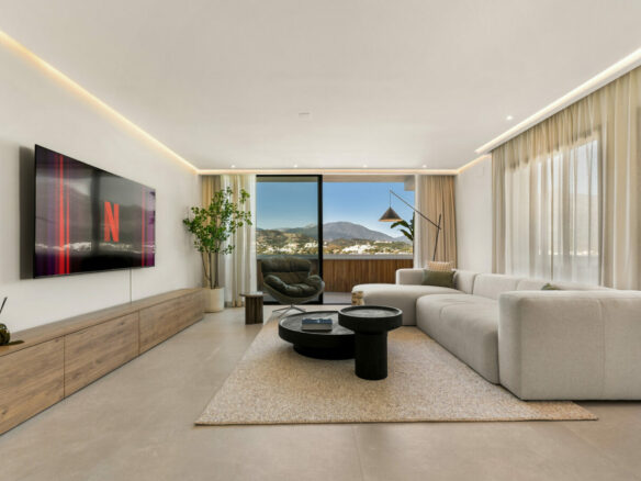FOR SALE 🏡 Renovated Two-Bedroom Apartment with Sea and Mountain Views, Sold Furnished – Nueva Andalucía, Marbella 🇪🇸