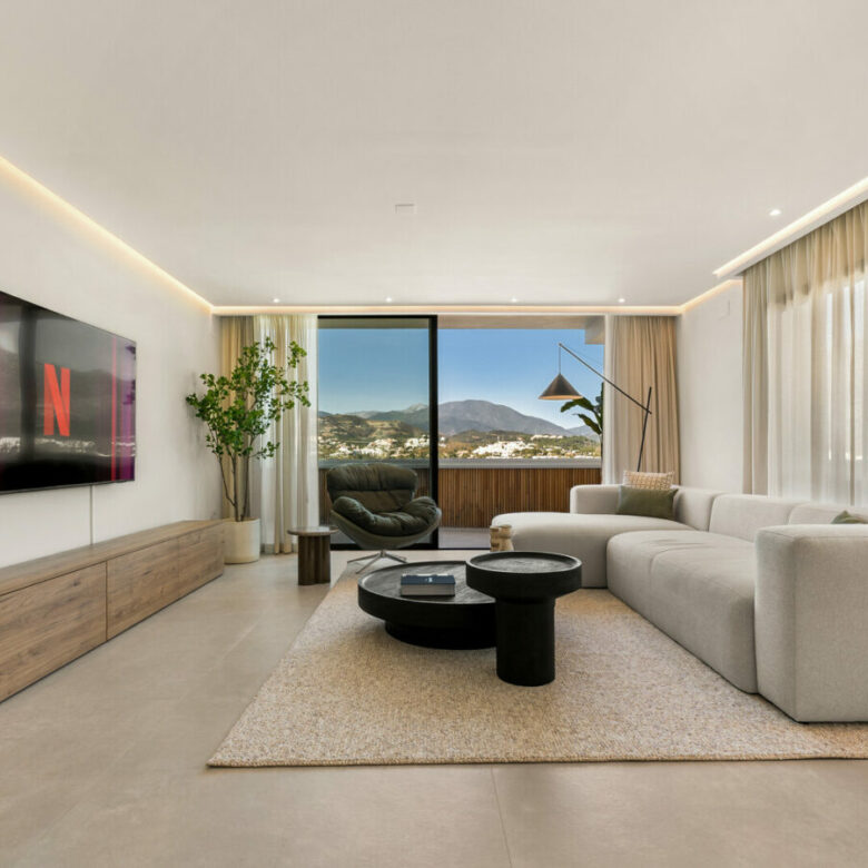 FOR SALE 🏡 Renovated Two-Bedroom Apartment with Sea and Mountain Views, Sold Furnished – Nueva Andalucía, Marbella 🇪🇸