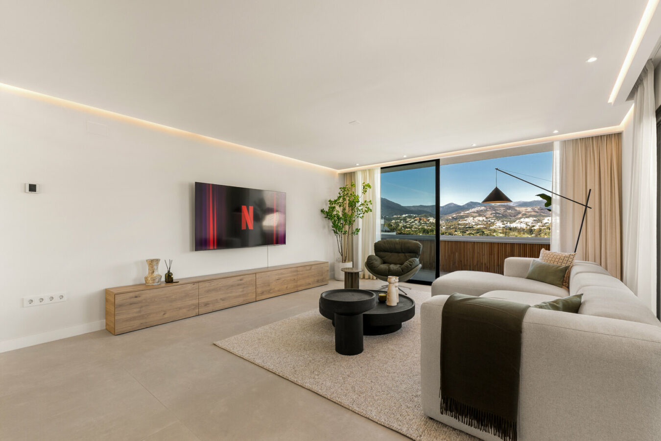 FOR SALE 🏡 Renovated Two-Bedroom Apartment with Sea and Mountain Views, Sold Furnished – Nueva Andalucía, Marbella 🇪🇸