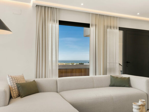 FOR SALE 🏡 Renovated Two-Bedroom Apartment with Sea and Mountain Views, Sold Furnished – Nueva Andalucía, Marbella 🇪🇸