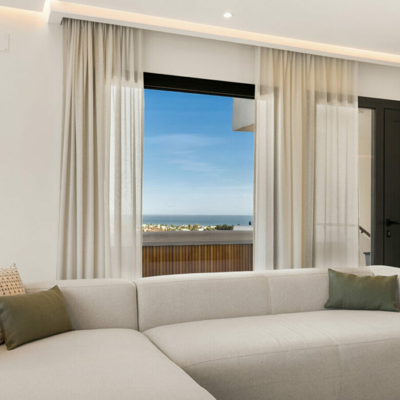 FOR SALE 🏡 Renovated Two-Bedroom Apartment with Sea and Mountain Views, Sold Furnished – Nueva Andalucía, Marbella 🇪🇸
