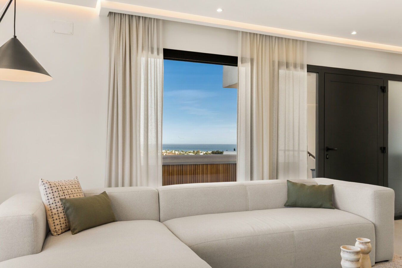 FOR SALE 🏡 Renovated Two-Bedroom Apartment with Sea and Mountain Views, Sold Furnished – Nueva Andalucía, Marbella 🇪🇸