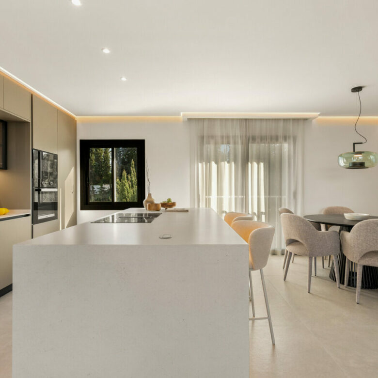 FOR SALE 🏡 Renovated Two-Bedroom Apartment with Sea and Mountain Views, Sold Furnished – Nueva Andalucía, Marbella 🇪🇸