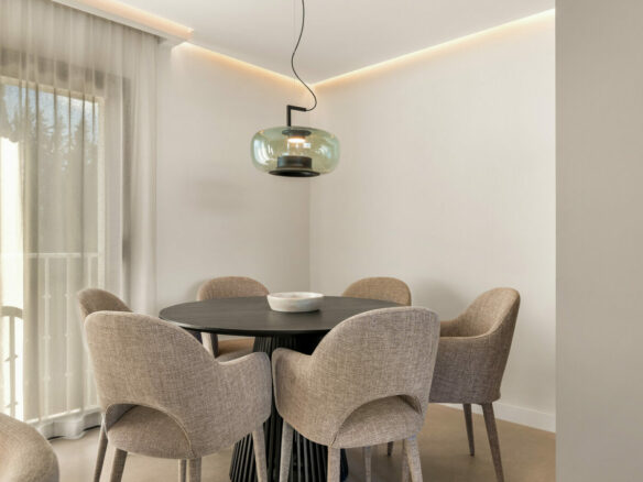 FOR SALE 🏡 Renovated Two-Bedroom Apartment with Sea and Mountain Views, Sold Furnished – Nueva Andalucía, Marbella 🇪🇸