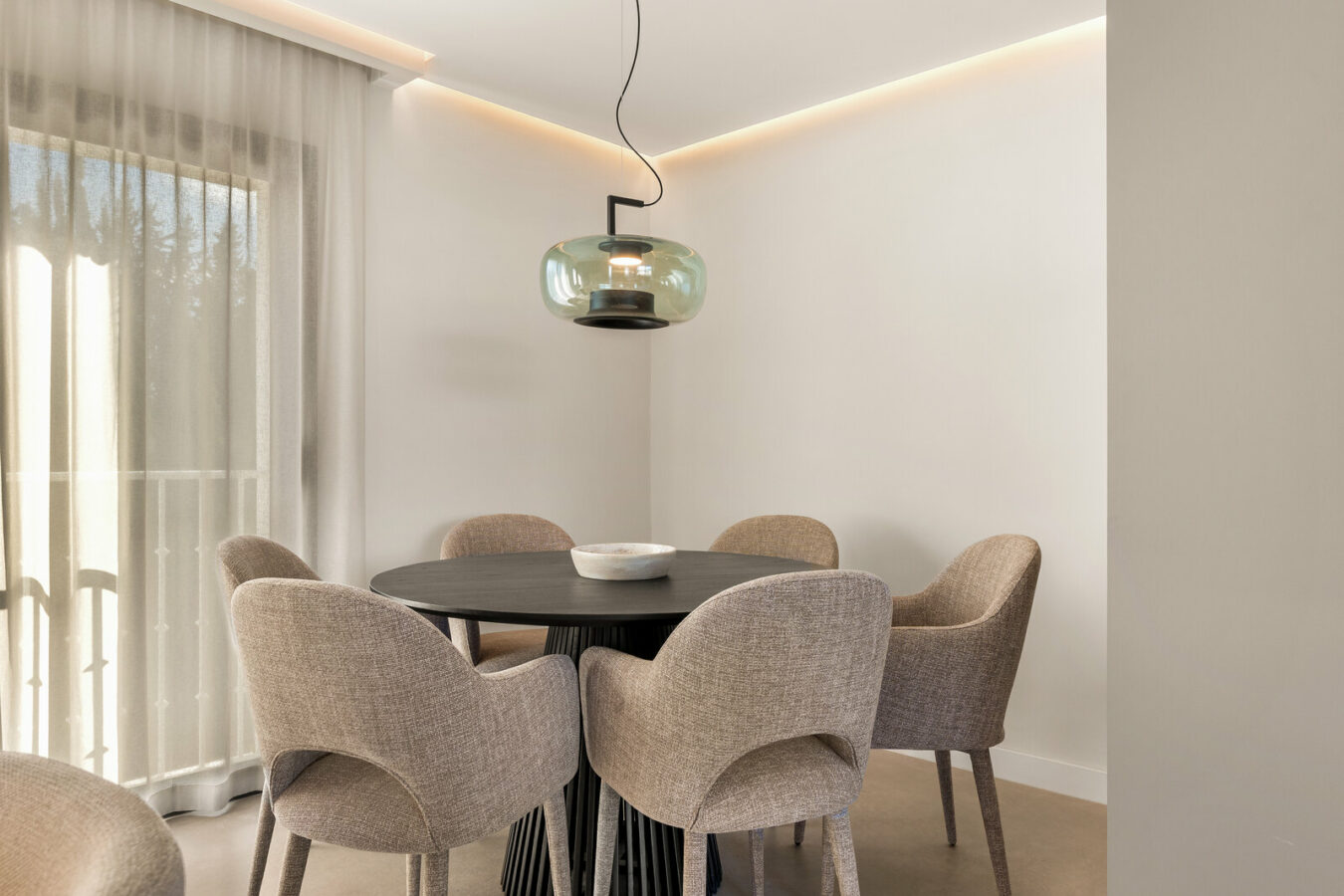 FOR SALE 🏡 Renovated Two-Bedroom Apartment with Sea and Mountain Views, Sold Furnished – Nueva Andalucía, Marbella 🇪🇸