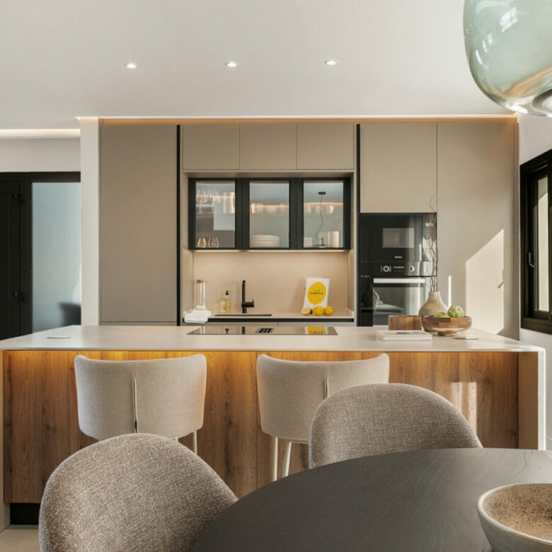 FOR SALE 🏡 Renovated Two-Bedroom Apartment with Sea and Mountain Views, Sold Furnished – Nueva Andalucía, Marbella 🇪🇸