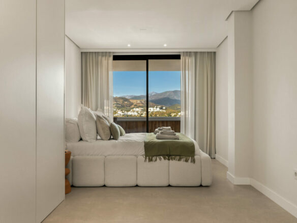 FOR SALE 🏡 Renovated Two-Bedroom Apartment with Sea and Mountain Views, Sold Furnished – Nueva Andalucía, Marbella 🇪🇸