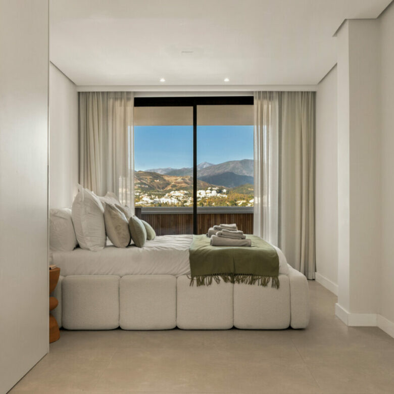FOR SALE 🏡 Renovated Two-Bedroom Apartment with Sea and Mountain Views, Sold Furnished – Nueva Andalucía, Marbella 🇪🇸
