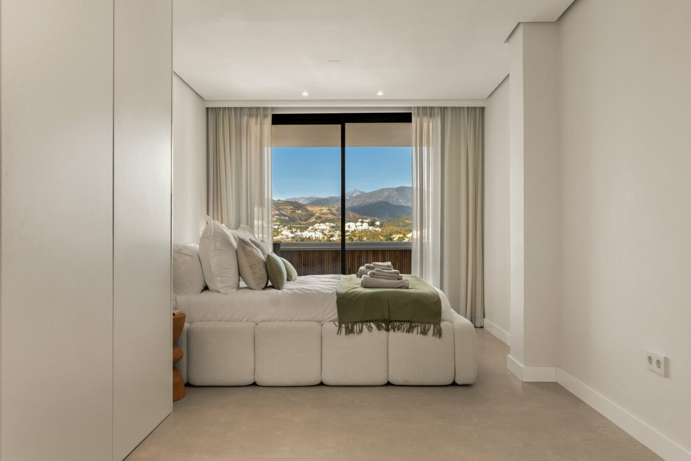 FOR SALE 🏡 Renovated Two-Bedroom Apartment with Sea and Mountain Views, Sold Furnished – Nueva Andalucía, Marbella 🇪🇸