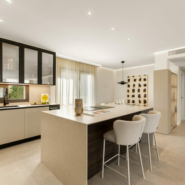 FOR SALE 🏡 Renovated Two-Bedroom Apartment with Large Terrace and La Concha and Sea Views – Nueva Andalucía, Marbella 🇪🇸