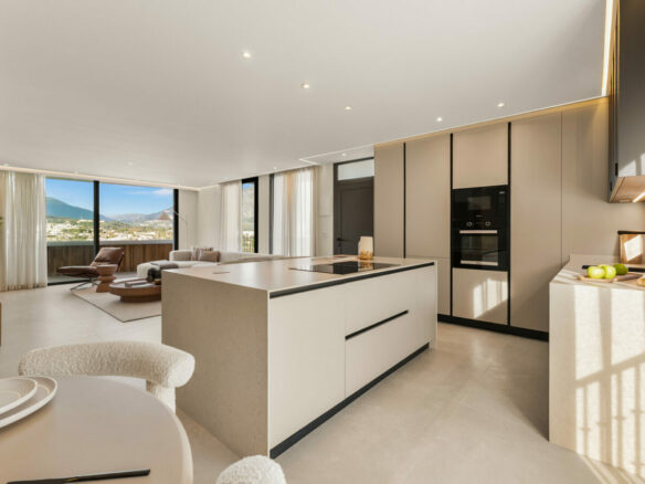 FOR SALE 🏡 Renovated Two-Bedroom Apartment with Large Terrace and La Concha and Sea Views – Nueva Andalucía, Marbella 🇪🇸