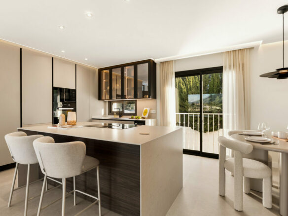FOR SALE 🏡 Renovated Two-Bedroom Apartment with Large Terrace and La Concha and Sea Views – Nueva Andalucía, Marbella 🇪🇸