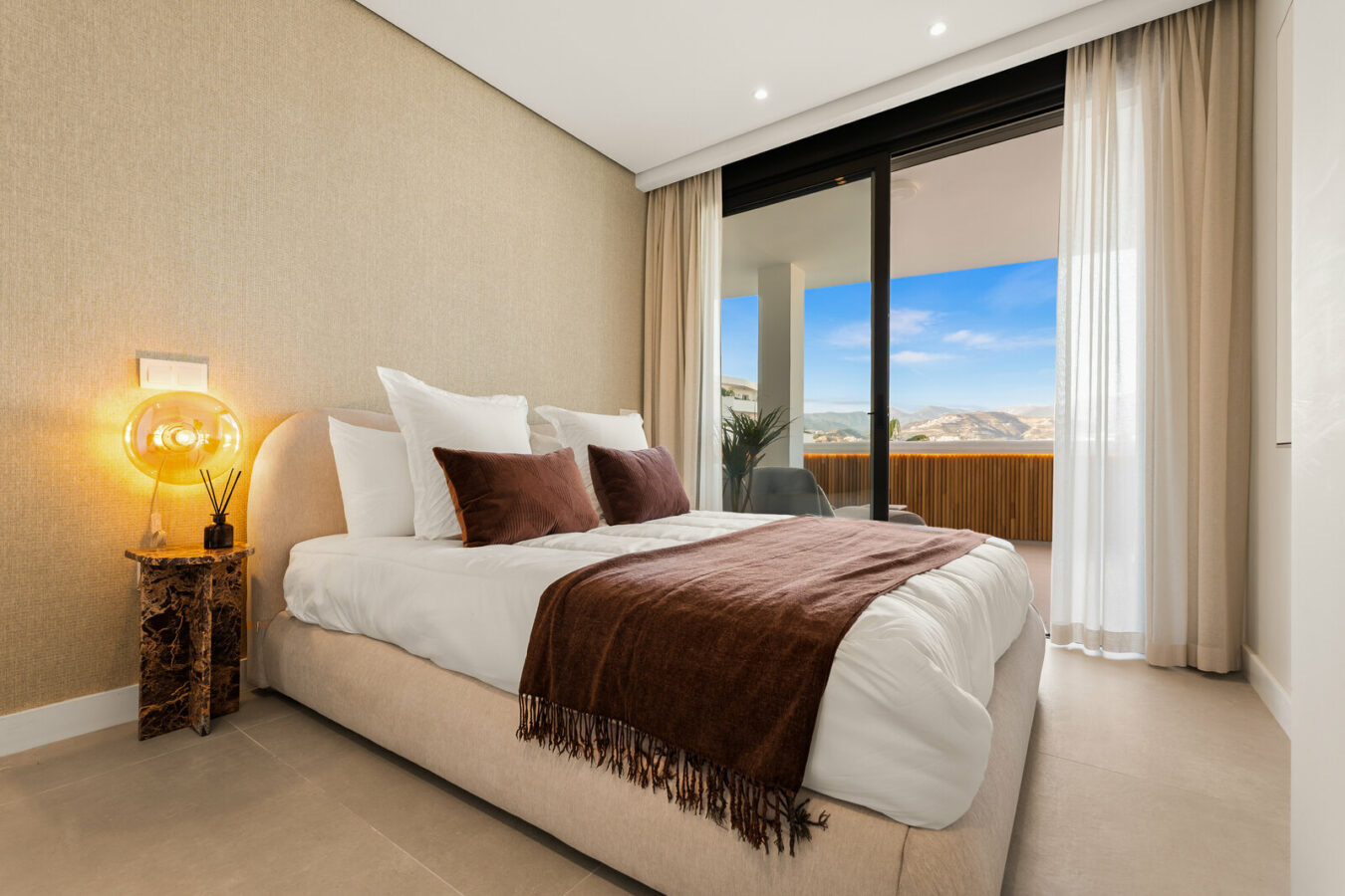 FOR SALE 🏡 Renovated Two-Bedroom Apartment with Large Terrace and La Concha and Sea Views – Nueva Andalucía, Marbella 🇪🇸