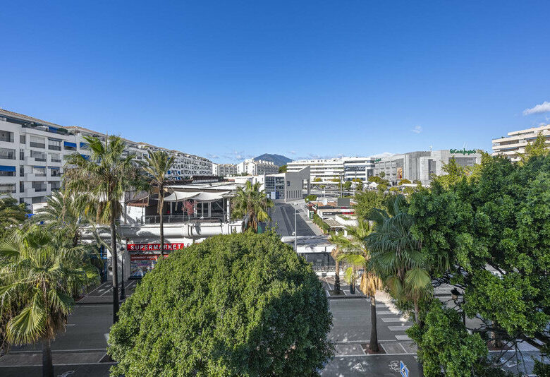 FOR SALE 🏡 Two-Bedroom Apartment with Tourist Licence in the Heart of Puerto Banús – Marbella 🇪🇸