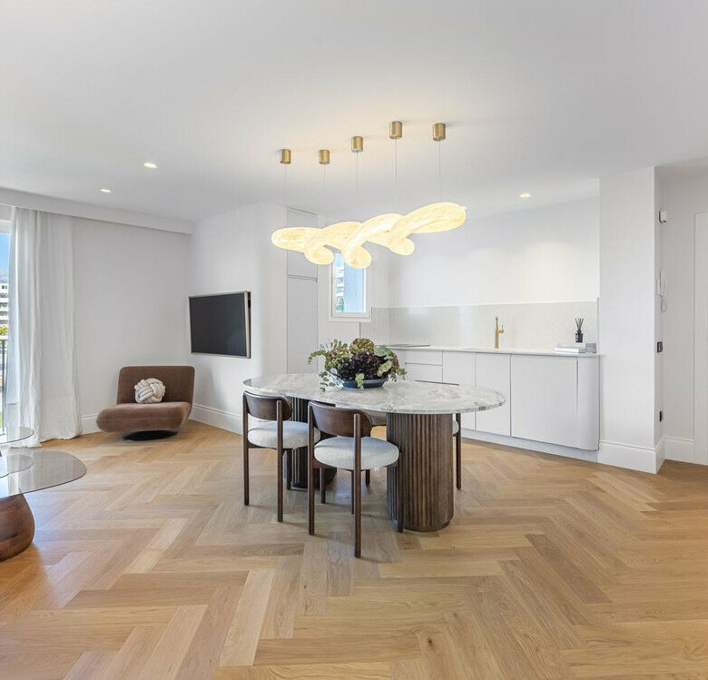 FOR SALE 🏡 Two-Bedroom Apartment with Tourist Licence in the Heart of Puerto Banús – Marbella 🇪🇸