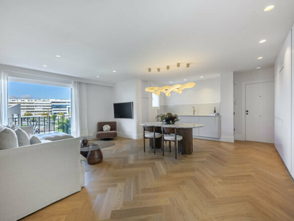 FOR SALE 🏡 Two-Bedroom Apartment with Tourist Licence in the Heart of Puerto Banús – Marbella 🇪🇸