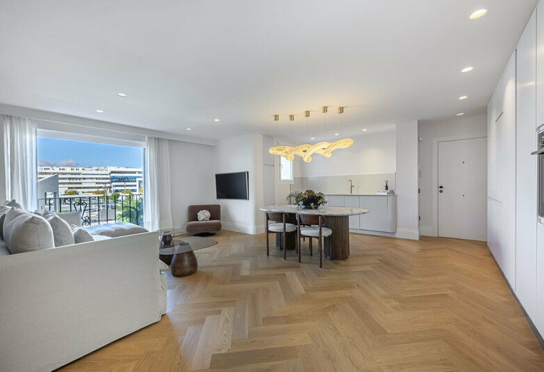 FOR SALE 🏡 Two-Bedroom Apartment with Tourist Licence in the Heart of Puerto Banús – Marbella 🇪🇸