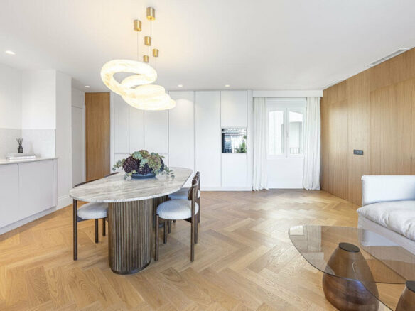 FOR SALE 🏡 Two-Bedroom Apartment with Tourist Licence in the Heart of Puerto Banús – Marbella 🇪🇸