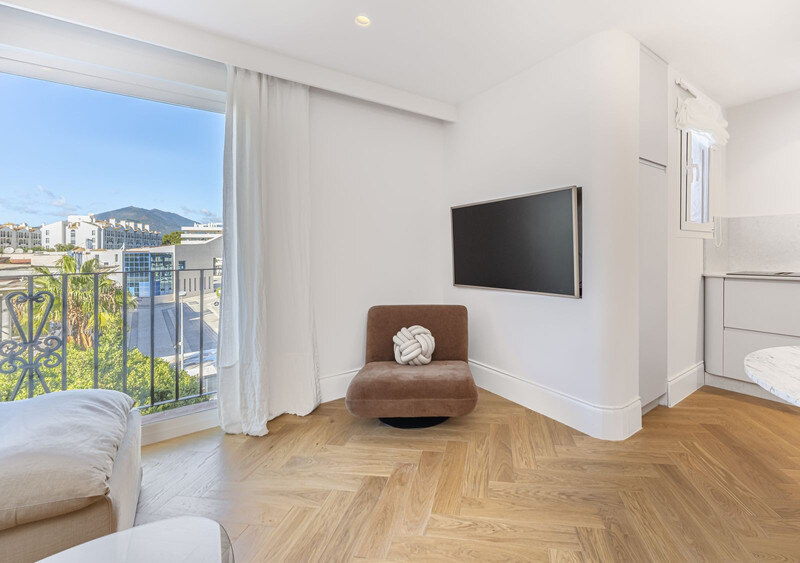 FOR SALE 🏡 Two-Bedroom Apartment with Tourist Licence in the Heart of Puerto Banús – Marbella 🇪🇸