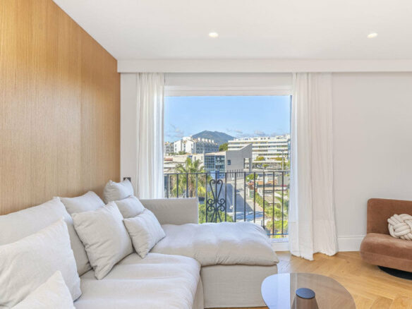 FOR SALE 🏡 Two-Bedroom Apartment with Tourist Licence in the Heart of Puerto Banús – Marbella 🇪🇸
