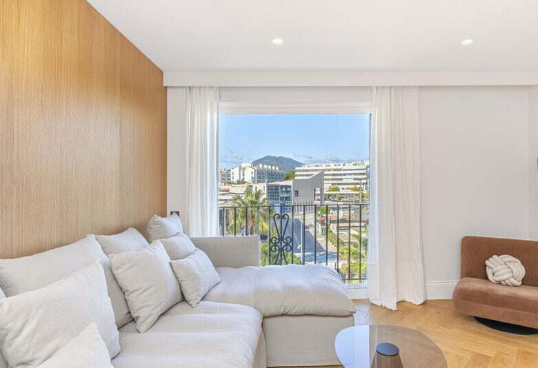 FOR SALE 🏡 Two-Bedroom Apartment with Tourist Licence in the Heart of Puerto Banús – Marbella 🇪🇸