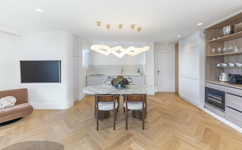 FOR SALE 🏡 Two-Bedroom Apartment with Tourist Licence in the Heart of Puerto Banús – Marbella 🇪🇸