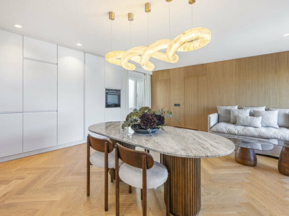 FOR SALE 🏡 Two-Bedroom Apartment with Tourist Licence in the Heart of Puerto Banús – Marbella 🇪🇸