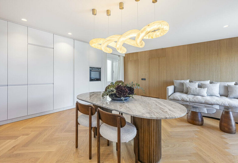 FOR SALE 🏡 Two-Bedroom Apartment with Tourist Licence in the Heart of Puerto Banús – Marbella 🇪🇸