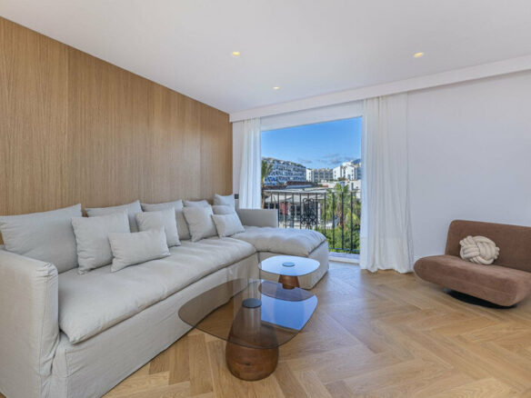 FOR SALE 🏡 Two-Bedroom Apartment with Tourist Licence in the Heart of Puerto Banús – Marbella 🇪🇸