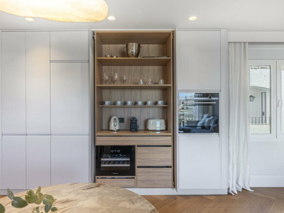 FOR SALE 🏡 Two-Bedroom Apartment with Tourist Licence in the Heart of Puerto Banús – Marbella 🇪🇸