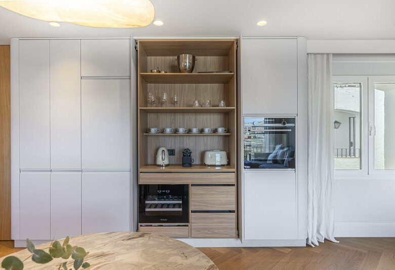FOR SALE 🏡 Two-Bedroom Apartment with Tourist Licence in the Heart of Puerto Banús – Marbella 🇪🇸
